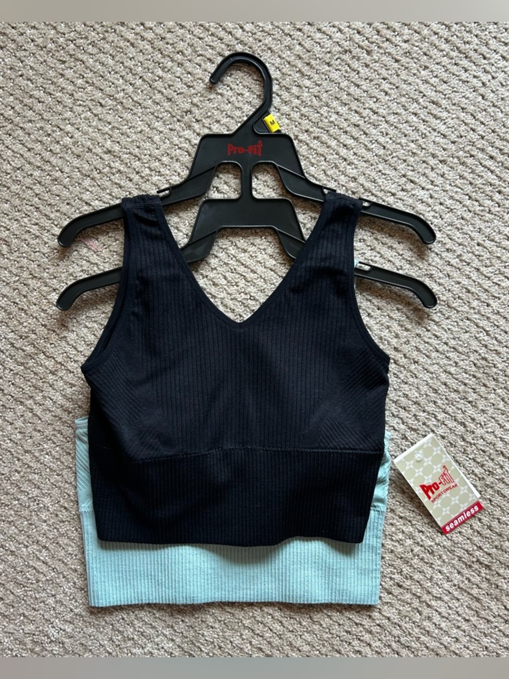 Pro-Fit Seamless Sports Tank Top Bra Size: Medium